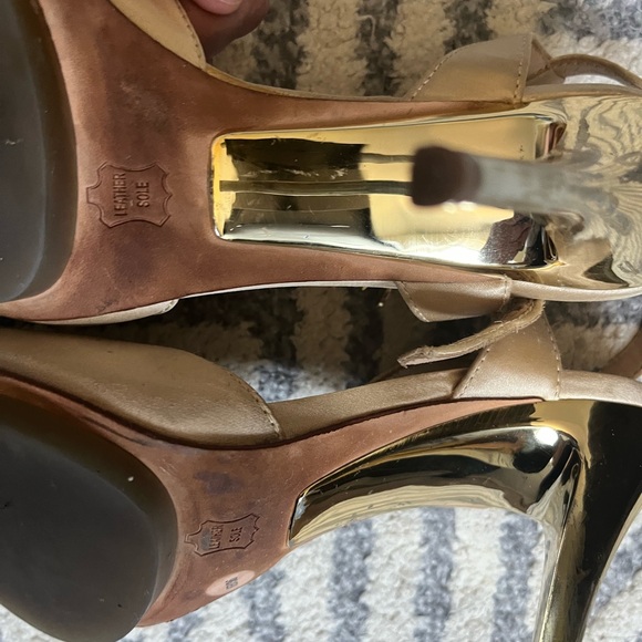 BCBGMAXAZRIA colored stone platform heels - Picture 4 of 4